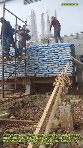 遠隔地建設現場におけるセメント袋を用いた伝統的な杭打ち工法