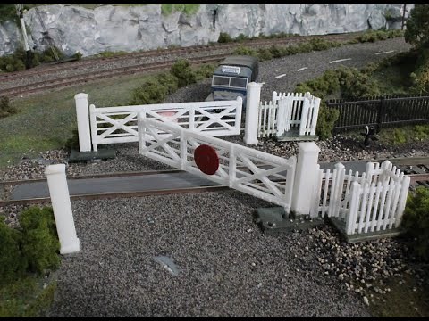 Working Model Level Crossing 00 Gauge- Byford Model Railway