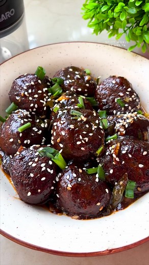 Arpita | Creative Artist on Instagram: "Vegetable Manchurian ❤️ Prep made easy with AGARO elite mini electric chopper😍 . . . . . #spicyworldbyarpita #agaro #vegetablemanchurian #desichinese #winterrecipe"