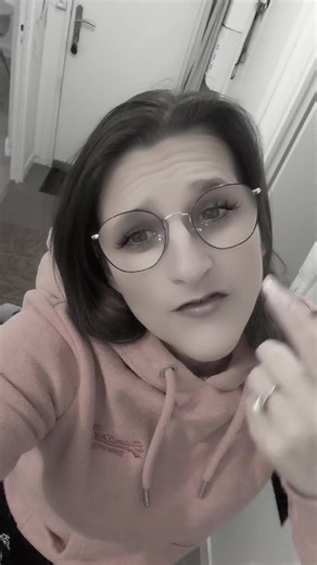 Vidéos de Fanny (@fannyfanny836) avec son original - Refrain Musical ✨🎵