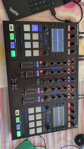 DJ Boiz - Live Mixing #Traktor #EveAudio #electronicmusic