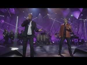 Emmanuel presents an acoustic album that compiles greatest hits