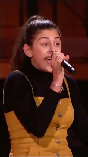 Her UNIQUE 'Dance Monkey' Cover Makes Coaches Dance!💃