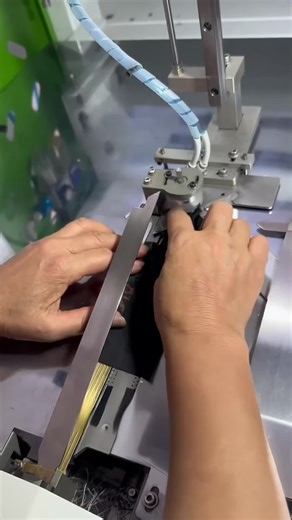 😀😀#automaticopensinglepiecebottomhemmer#automaticopensinglepiecsleevehemmer #Automaticsewingmachine#automatictemplatesewingmachine#automatictemplatelockstitchsewingmachine#automatictemplateoverlocksewingmachine#foryou#sewing#sewingtiktok#automaticsewingmachine#fdkauto#industrialsewingmachine#sewingmachine#automaticoverlockmachine#sewingtutorial#sewingforyoupage#Manufacturerofautomaticclothingequipment#automaticsewingmachinemanufacture#sewingmachinemanufacturer