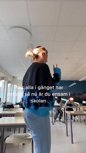 Creative Classroom Performance with Engaging Gestures