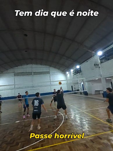 Nada deu certo no jogo de vôlei — reação e falhas em quadra