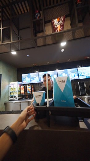 🎉🎬 ¡Descubre la mejor experiencia cinematográfica en Multicines en San Marino! 🍹🛋️ Sumérgete en el lujo con nuestros formatos VIP, siente cada momento en 4D y relájate en nuestro elegante Sports Bar. Hemos creado un espacio que combina comodidad, estilo y lo último en tecnología cinematográfica. 🌟 Ven a ver por qué nuestra ubicación en San Marino no es solo un local, sino un destino. ¡Compra tus entradas ahora y experimenta el futuro del entretenimiento! | MULTICINES :: Ecuador ::