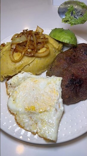 Mangu dominicano | mangu de platano | mashed plantains | #mangu #plantains #platanos #recipe #food