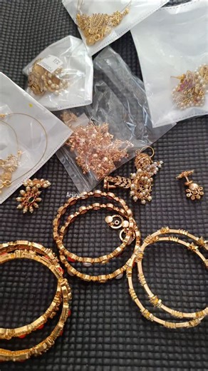 Arjunaaz Designs ®️ on Instagram: "Round diond style earrings Dm or whatsapp to 9398315010 with product image Or Visit www.arjunaaz.in search as screw payment method is online transaction or paytm or google pay or phonepe.. No Cash On Delivery(cod) #bridesofsouthindia #vairamuthu #traditional #fashion #oldisgold indian mugappu palaka mattfinish southindian bracelet ramparivar southindiajewels arjunaaz style similar lookalike antiquejewellery south madras screw southindiajewels mugappu chain sita