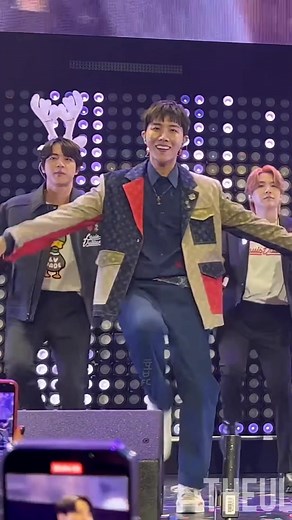 Dynamite Holiday Remix: Jingle Bell 2021 Concert ft. J-Hope