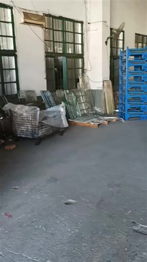Heavy-duty foldable metal wire mesh cage, foldable mesh frame, custom metal grid container. Each cage can bear 1.5 tons and can be stacked up to 3 layers, with rust-proof surface treatment. Metal Mesh Container、Collapsible Wire Mesh Container、Foldable Mesh Cage、Industrial Wire Container#wiremesh #foldablecage #wirecontainer #metalmesh #wiremeshbin