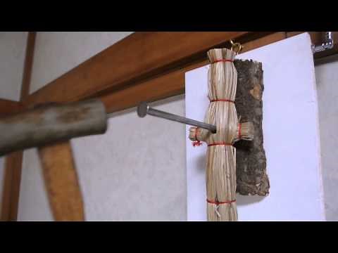 自動で藁人形に釘を打ってくれるマシン