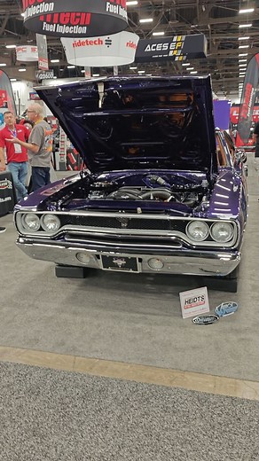 🍇 Back at it with a stunner, the Team at @purevisiondesign wants to keep us guessing! That work in the engine bay of this 1970 Roadrunner tells you everything you need to know about their commitment to innovation and functionality adapted to old school tech ⏳ What do you think of this intricate solution? ➖➖➖➖➖➖➖➖➖➖ 📸 Pic/vid by: @musclecars.universe (please repost with credit) 📸 ⚡️ Be part of the Best Musclecars Community on IG! 👉 Follow @musclecars.universe 👈 #️⃣ Tag @musclecars.universe f