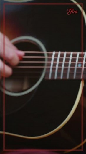 🎸 The Gibson '42 Banner J45 includes a torrified Adirondack top sprayed with a historic-style burst.