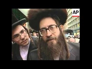 Orthodox Jews stage "anti-Zionist" protest