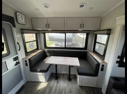  Lake Days Made Easy with the Jayco Eagle HT 25RUC!  This fifth...