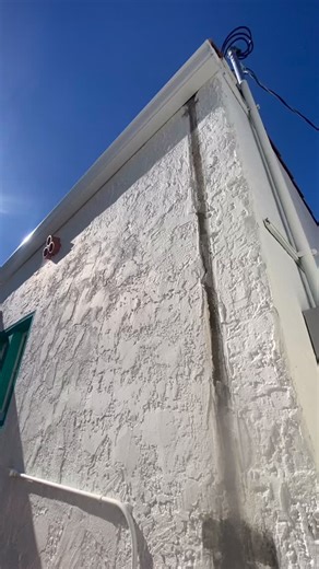 Ay la llevamos #gutterinstallation #gutterservices #roof #downspout #roof #vamos | Master Gutters