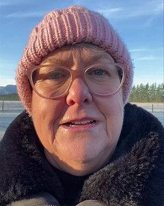 Day 0 Preparation for a whole horse dissection with Dr Sharon May Davis at Bennington Park, New Zealand. It’s a standing whole horse dissection as designed and engineered by Sharon and honestly I’m thrilled to bits to be here! Then 3 days of intensive learning from the master of dissection. I’m in heaven having learned heaps on day zero, the preparation of the horse and the immense work that goes into it to provide a first class 3 days for the students. I am also a student but helping out as I c