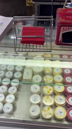 Ohja! 🥰🥰🥰 Ons Katleen is TERUG van weggeweest. En ze zegt dat ze klaar is tegen 14 uur! 😉 Verse boter. Verse yoghurt. Verse desserts. Alles in gereedheid gemaakt om u weer goed van dienst te zijn! ❤️ Kommaarafhe!! We zijn open van 14 tot 19 uur vandaag. Tottoneeee. Groetjes Uw Sterhoekteam❤️ | Sterhoek