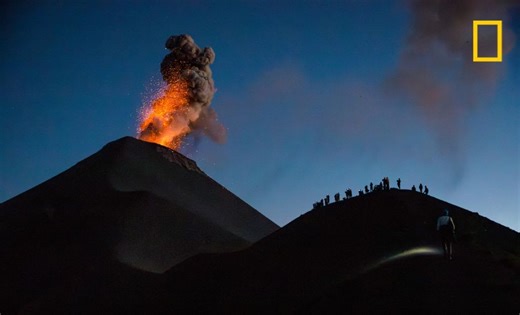 Foto del volcán de Fuego es una mejores imágenes del 2024 de National Geographic