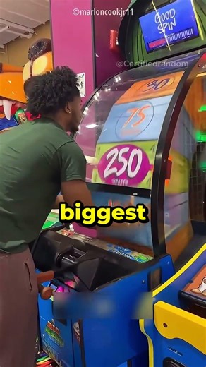 Man Tricks Machine to Win Jackpot… And It Actually WORKED! 😊🤯