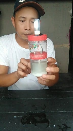 1.2M views · 18K reactions | Zonrox lamp emergency light explanation #DIY #howto #ideas #emergencylight #tutorial | Marvin Lorenzo | Facebook