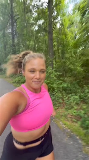 ALEXANDRIA GRIFFETH 📚🏃🏻‍♀️ on Instagram: "A lil tough love Tuesday for y’all & an analogy that completely transformed my life because when I started thinking this way I stopped with on again off again. it’s all about creating MOMENTUM & the way you do that!? Stay in motion! That doesn’t mean going hard everyday but it does mean showing up for yourself in some capacity everyday whether it be with a walk, run, lift, running around with your babies outside, yoga or really anything that gets us u