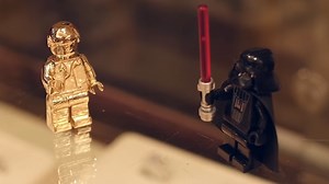 Star Wars: LEGO-Han Solo in purem Gold eingefroren