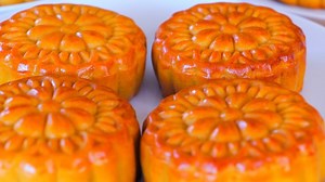 17K views · 1.9K reactions | How to Make Mooncakes at Home Written Recipe: https://cicili.tv/red-lotus-seed-paste-mooncakes/ | CiCi Li | Facebook