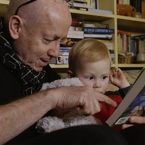 #ReadingHour ambassador Morris Gleitzman had a great time reading to a very special audience - Morris's grandson and his teddy. Don't forget to pick up a book on 19 September: https://readinghour.org.au/ | NSW Department of Education