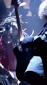 Lenny Kravitz sings his iconic song Are You Gonna Go My Way pt3