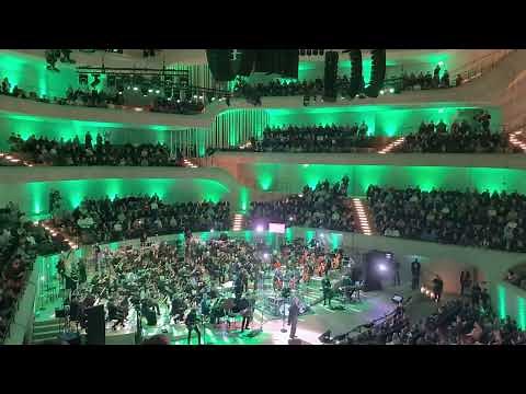 ‪@robbiewilliamsvideos‬ - Elbphilharmonie Hamburg - 15.11.2022 - Feel