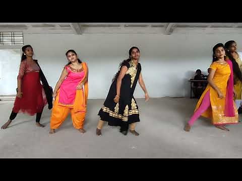 KANNADA-REMIX DANCE BY KAVYASHREE GROUP BY SREE VIJAYA PU COLLEGE