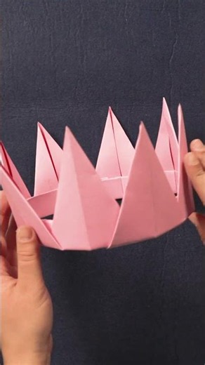 Fit For A PRINCESS! 🫅 Create A Sparkle Tiara Craft Crown With Emmie #kids #shorts
