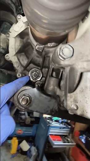 VW UP Gearbox oil drain and fill location. Torx T40