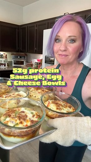 Natalie Bean on Instagram: "🤯Can you imagine 52g of protein to start your day?? Not to mention, you will be full for hours!! Here’s the link for the bowls 👇 https://amzn.to/3EmCbjd RECIPE: for one bowl 1 egg 1/2 cup egg white 1/2 cup cottage cheese 1 oz. shredded cheese of choice 1 chicken sausage (I used @aidellssausage) Walmrt 1/2 cup frozen onion and peppers (Walmart) Salt, pepper, garlic to taste Add all your ingredients to a bowl and mix well. Cook at 400° for 30 to 40 minutes. 🥣The bowl