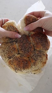 Visste du at du kan lage brød i airfryeren? Prøv verdens enkleste og deiligste brytebrød, enten til frokost eller som tilbehør 😋🍞 Oppskriften finner du her: wilfa.com/blogs/oppskrifter/brytebrod-i-airfryer | Wilfa Norge