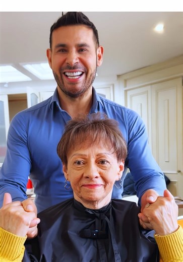 Su historia no fue fácil… pero su final sí puede ser feliz. ✨ Hoy sonríe con seguridad y una transformación que habla por sí sola. En Hair Implant trabajamos con resultados naturales para todos. 📲 Agenda tu cita: 57 312 4328047
