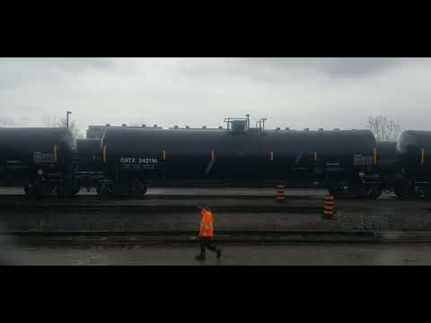 CN L551 EMD GP9RM 4138 & GP38-2 4725 are Working at the Aldershot Yard Terminal