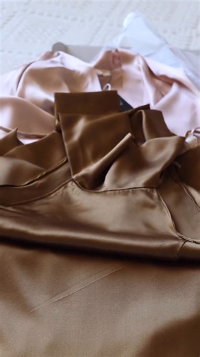 Minimal look, maximum impact 🌙 this silk dress keeps it sleek while owning every moment 💃 💖Big shoutout to @miabeschieri for sharing the amazing video! 🎁Shop now: https://bit.ly/3JB1iRV #silksilky#silksilkystyle#SilkOutfit#SilkStyle#SilkInStyle#SilkMood#LuxurySilk#SilkLover#SilkDress#SilkGlow#ElegantConfidence | SilkSilky