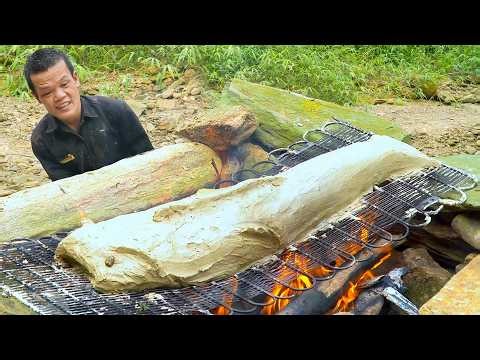 Dwarf Family Wilderness Cooking - Grilling Fish in Clay Over a Big Fire - Survival Cooking