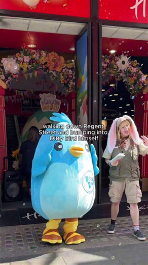 A little Ditty Bird magic at Hamleys Regent Street 🤍 Our books are waiting inside, ready for little hands to press and play. Discover Ditty Bird books at Hamleys today. #dittybird #hamleysregentstreet #londonkids #interactiveplay #toddleractivities #childrensbooks