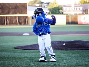 Santa Flies Into Ozinga For WC ThunderBolts Holiday Open House