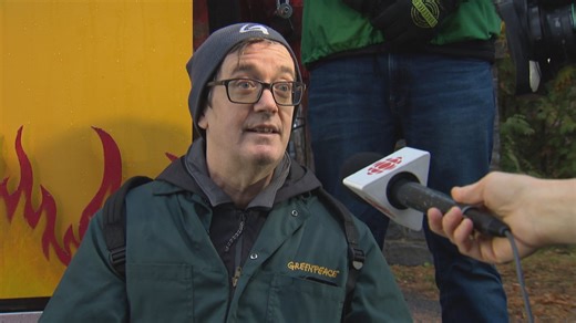 Greenpeace protesters block official residence of opposition leader