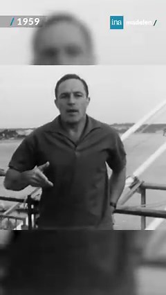 La parade de Gene Kelly pour ne pas répondre aux questions des journalistes sur les films en course pour la Palme d'or. #Cannes2023 | INA