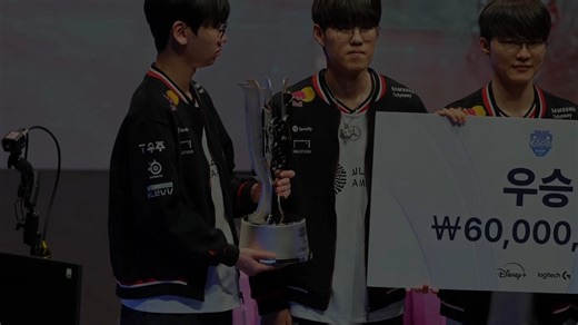 oner展现大智若愚：打野的魅力是能多动脑子！感动的深情打野 最喜欢的皮肤是S13;S14;S15的冠军皮肤！咦你怎么知道我三连冠！