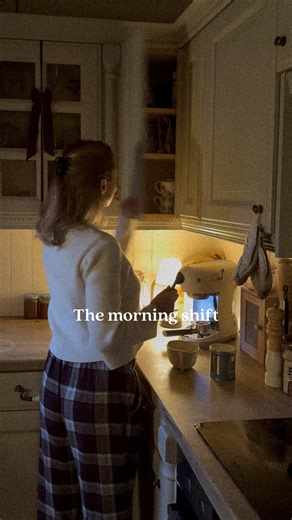 My morning ritual ☕️ I always try and get at least 10 minutes of daylight when I first wake up, it seems to start my day off on the best note. I can’t wait for earlier sunrises 🌞 What are we all up to this weekend? 🏷️ cottage living | slow living | comfort creator | cosy cottage | morning ritual | coffee