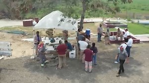 El gerente general de COMAPA Altamira, Ing. Omar Hernández Leines, supervisa el trasvase de agua desde el río Tamesí hacia el cárcamo Dima, con el propósito de enviarla a la planta potabilizadora y seguir garantizando el suministro del vital líquido a la comunidad durante la crisis hídrica. | Público