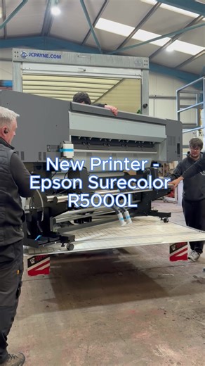 🎉 We’re thrilled to share that our newest addition, the Epson SureColor R5000L printer, is now up and running! 💪🏻 Earlier this year, we also expanded our production capabilities with two state-of-the-art machines: a laminator and a rollover table. These investments have further strengthened our capacity to deliver high-quality graphics and signage faster and more efficiently than ever before. 📩 A huge thank-you to our amazing customers for your continued support in making this possible. Expe