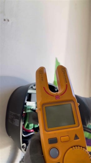 Confirming power with Fluke T6-600 ⚡️ #Electrician #Fluke #shorts #illectricinc